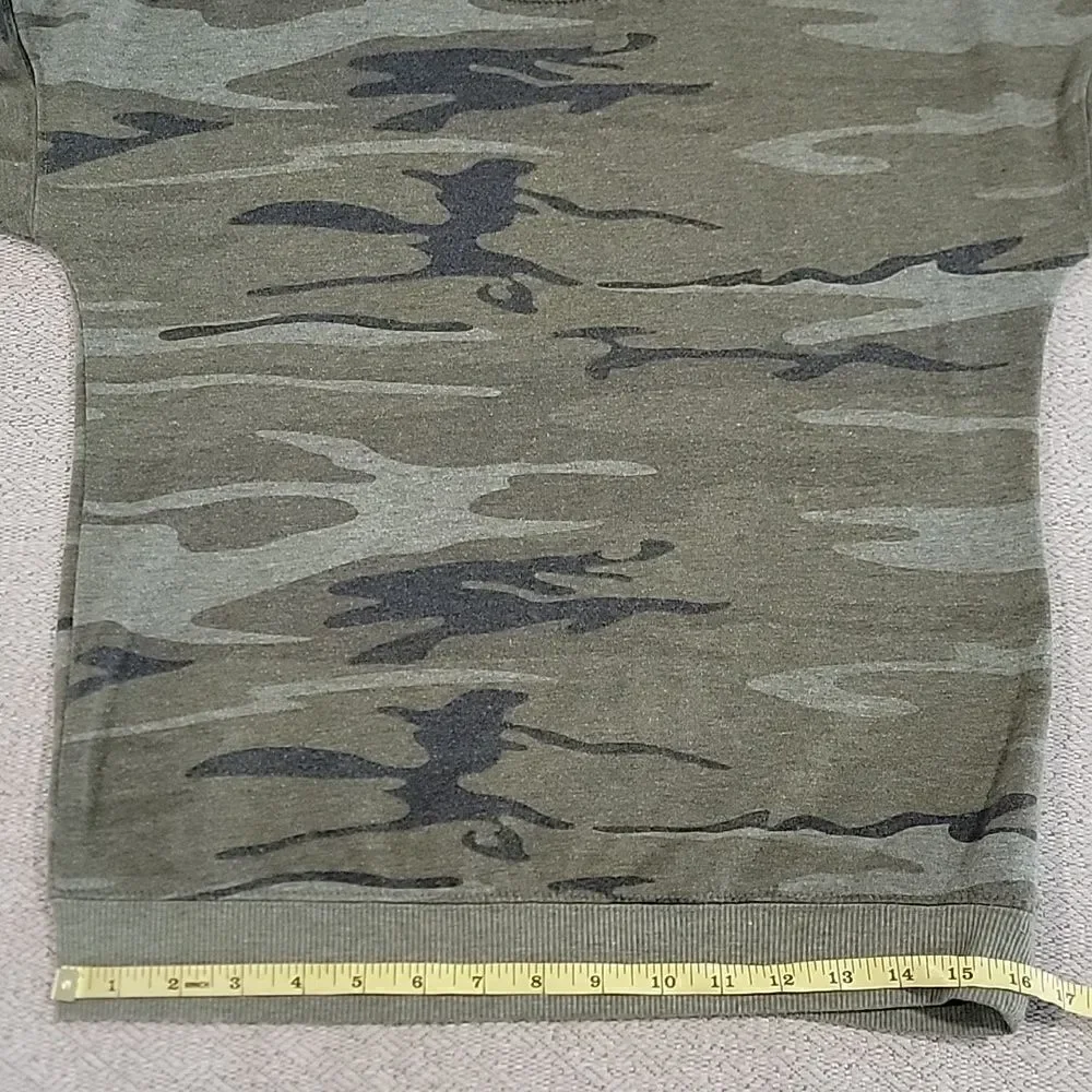 Zoe + Liv Green Camouflage Print Crew Neck Sweatshirt - Size Small